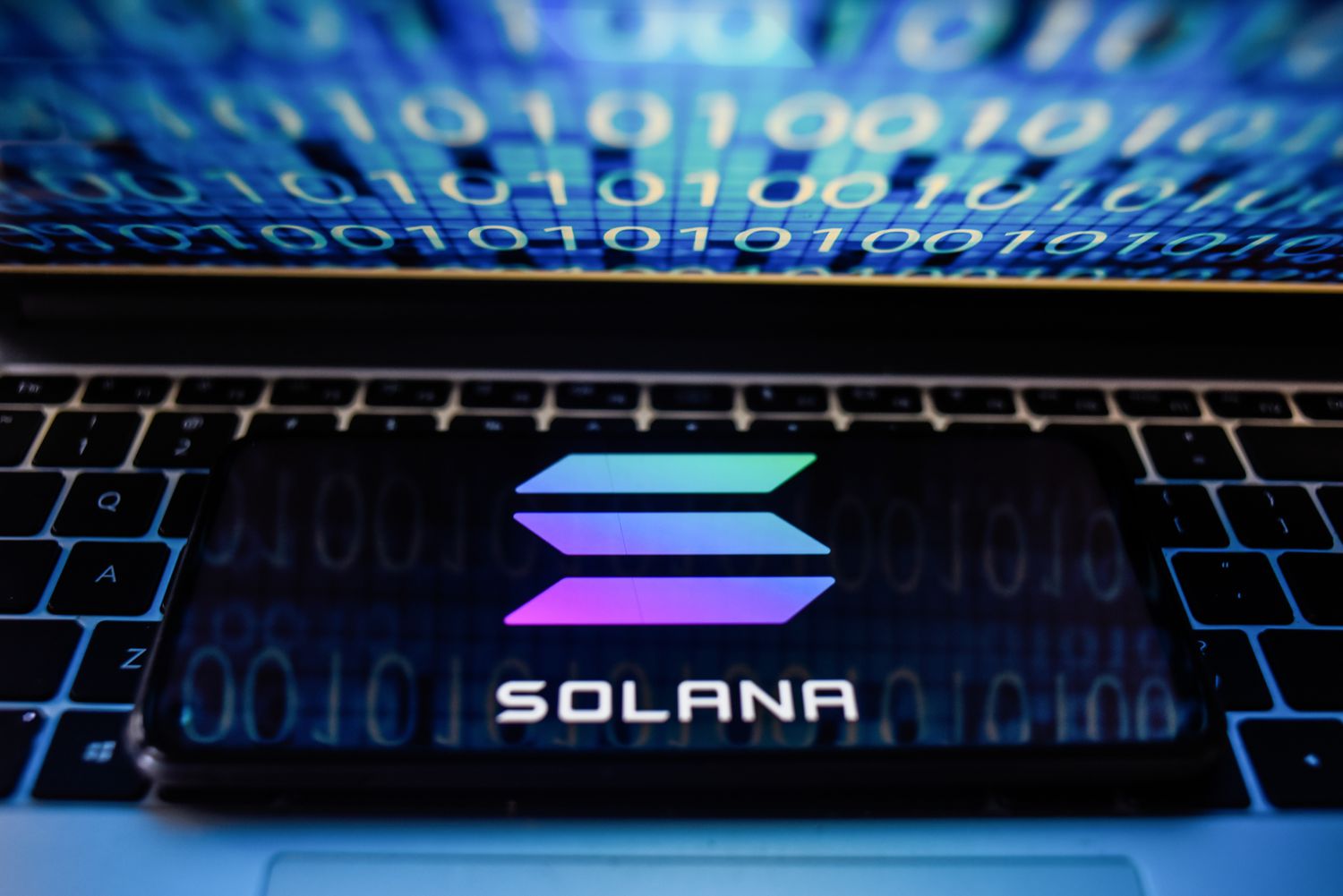 Solana Outshines Ethereum: A Year of Record-Breaking Outflows via Wormhole